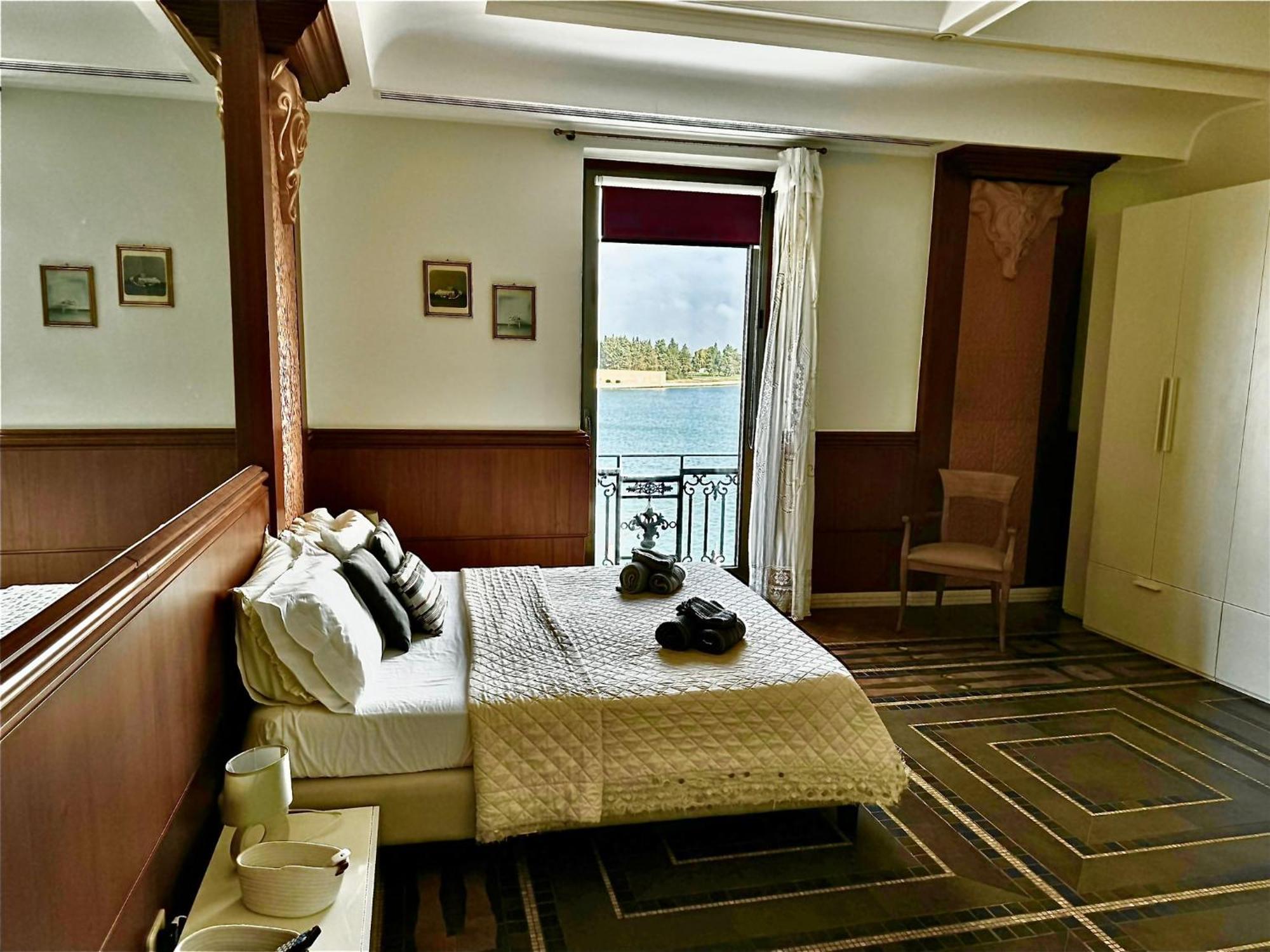 Regina Del Porto Apartment บรินดิซิ ภายนอก รูปภาพ