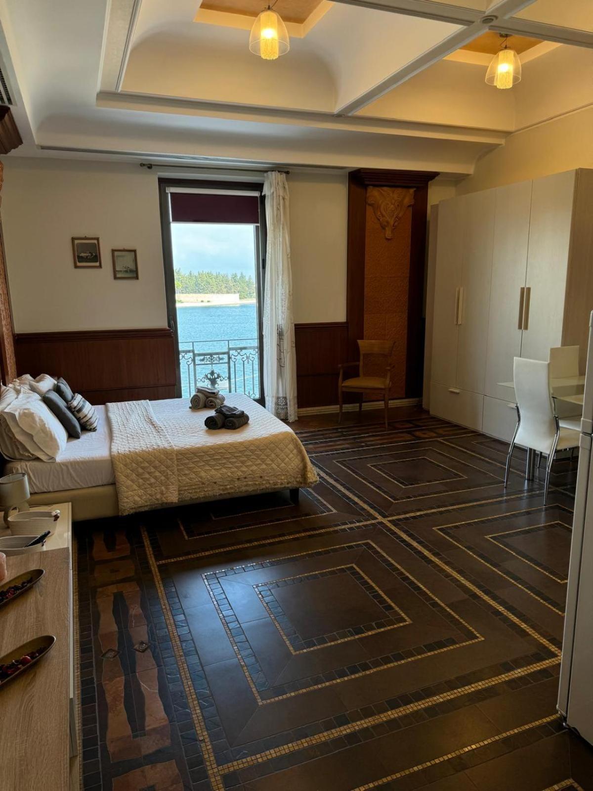 Regina Del Porto Apartment บรินดิซิ ภายนอก รูปภาพ
